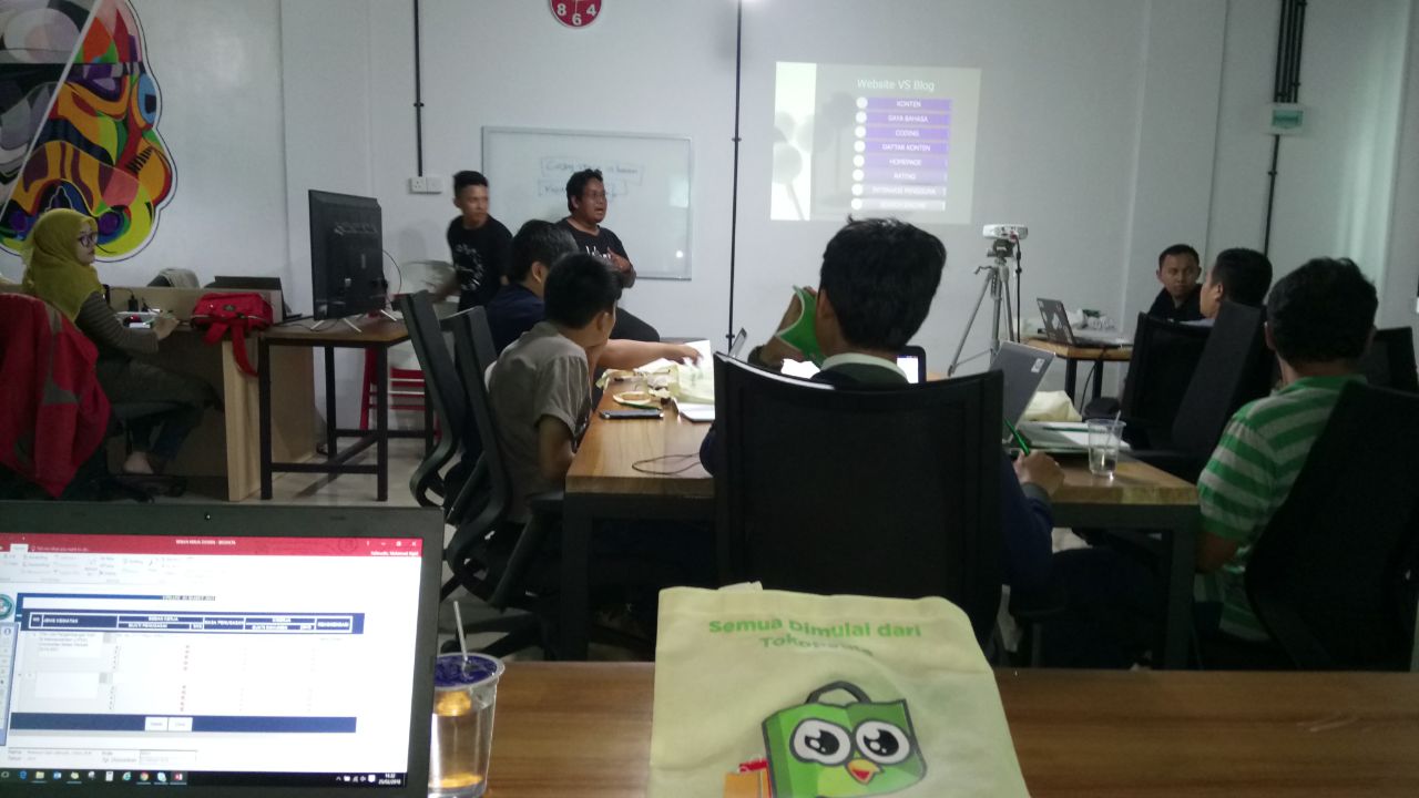Nongkrong Bareng Topcom Tokopedia dan Blogger Kepri Bahas Trik Dongkrak Digital Marketing