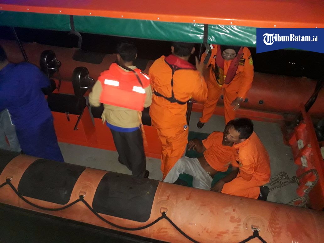 evakuasi-awak-kapal_20171203_211245.jpg