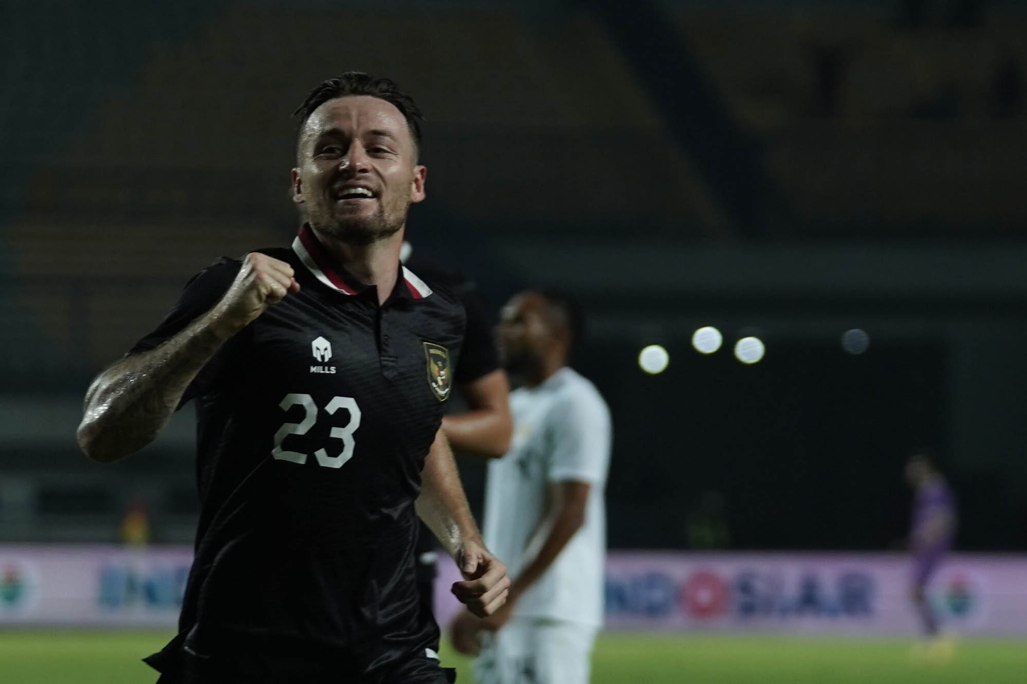 gelandang-persib-bandung-marc-klok-berhasil-mencetak-gol-kedua-untuk-timnas-indonesia.jpg