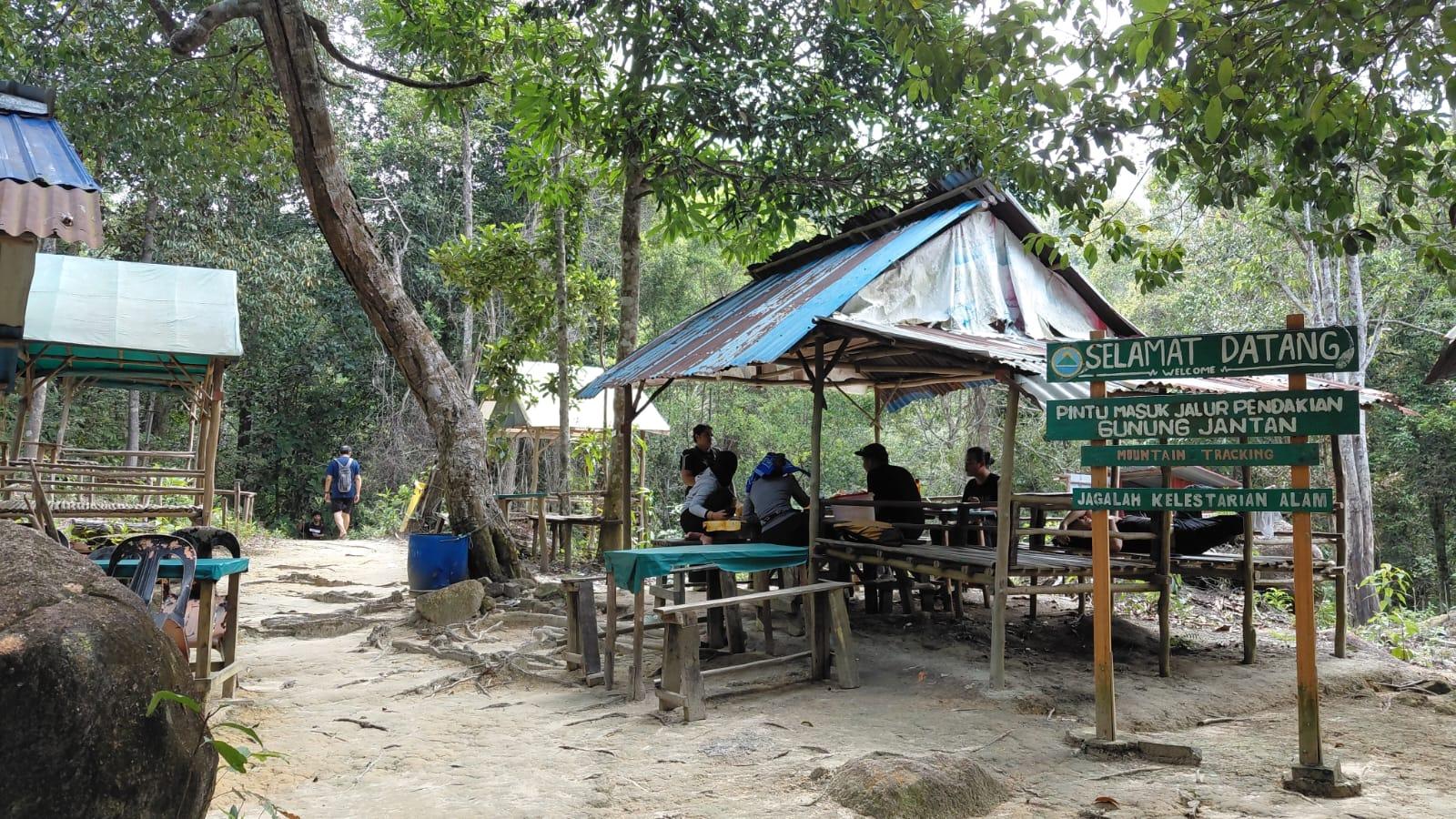 Pesona Gunung Jantan Karimun, Destinasi Pendakian Favorit Wisatawan Lokal dan Mancanegara - Tribunbatam.id