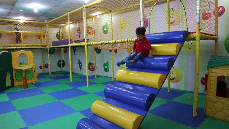 Di Dalam Mal Ini Anak-anak Bisa Main Flying Fox, Lho!