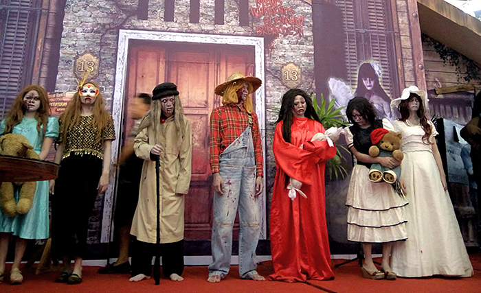 hantu-hantu-yang-meramaikan-rumah-hantu-di-kepri-mall_20151217_195217.jpg