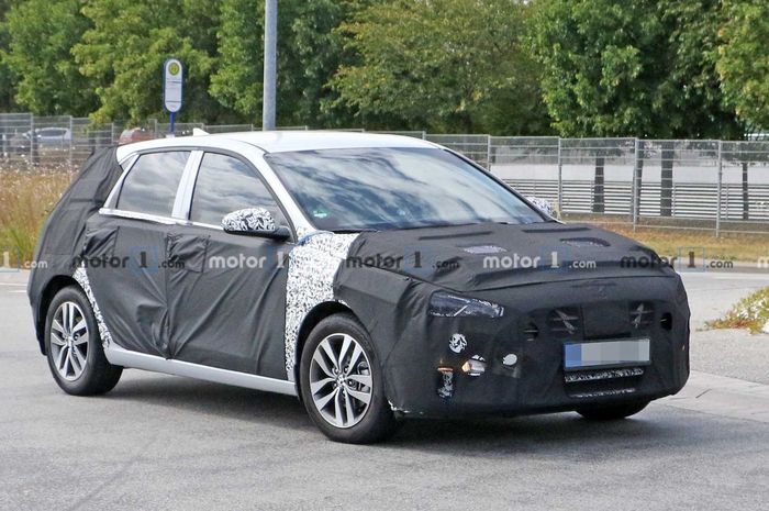 Agar Tidak Dikenali Bodi Hyundai i30 Facelift Dibungkus Rapat-rapat, Begini Bocorannya
