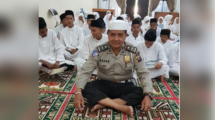 ipda-auzar-tewas-dalam-penyerangan-di-mapolda-riau_20180516_115442.jpg
