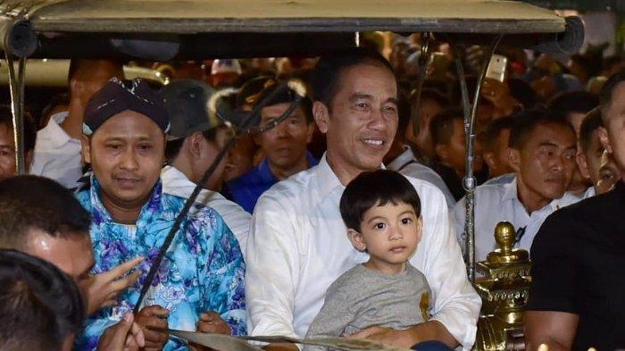 jokowi-sekeluargaaaa.jpg
