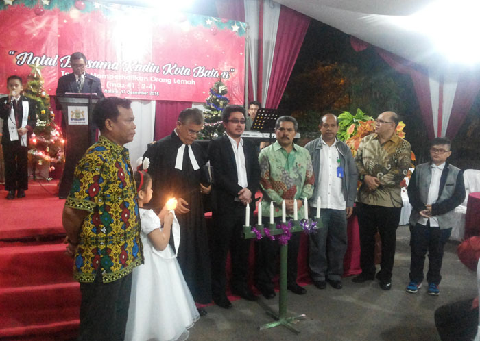 kadin-batam-menggelar-natal-bersama-260-anak-anak-panti-asuhan-kamis-17122015-malam_20151218_212037.jpg