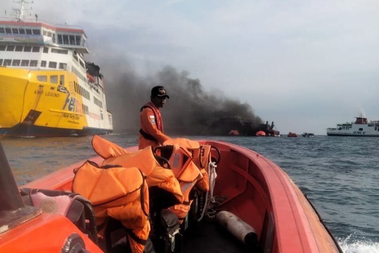 Kisah Bertahan Hidup Penumpang Selamat KMP Royce 1 Terbakar di Selat Sunda