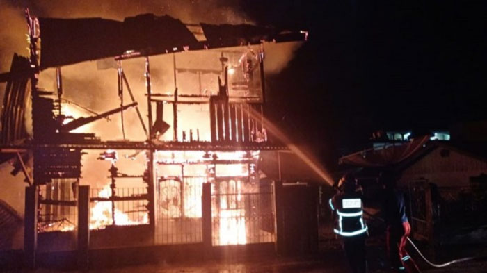 kebakaran-di-lingga-dini-hari.jpg