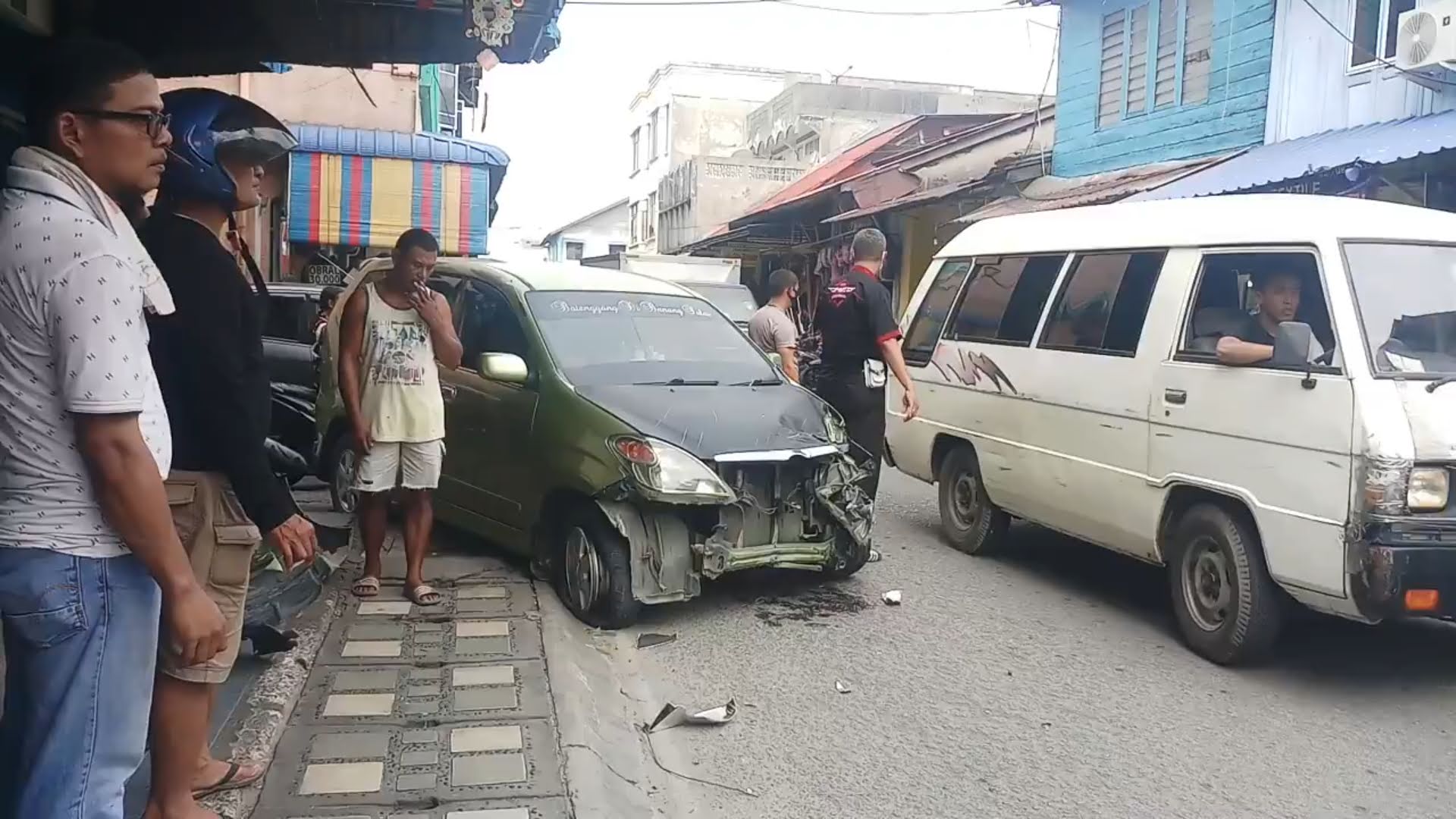 kecelakaan-mobil-di-kelurahan-tanjung-balai-kota-karimun.jpg