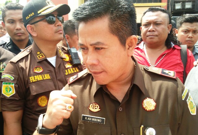 ketua-kejaksaan-negeri-batam-roch-adi-wibowo_20180216_131008.jpg