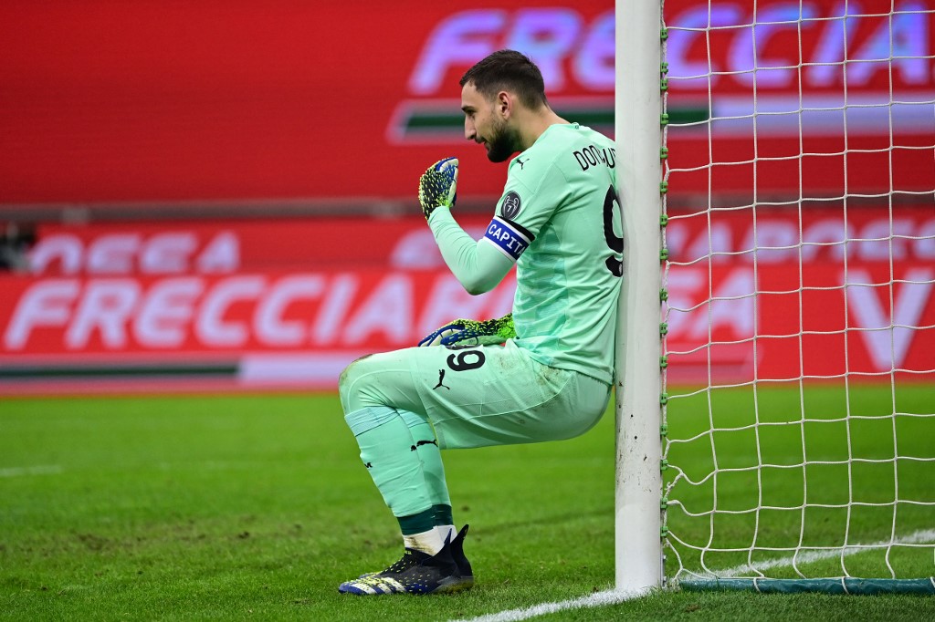 kiper-ac-milan-asal-italia-gianluigi-donnarumma-saat-pertandingan-serie-a.jpg