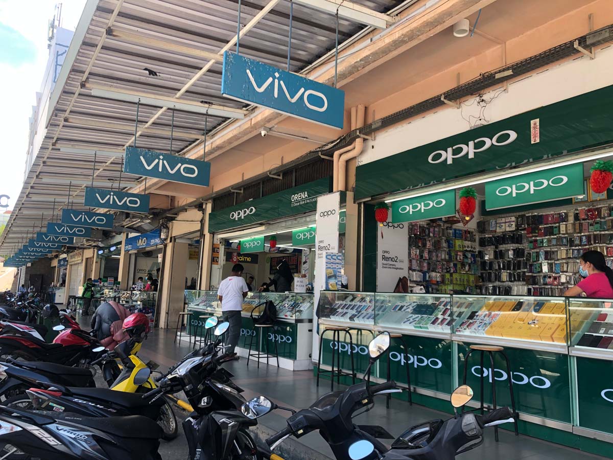 Traders at Lucky Plaza Complains About Covid-19 Impact, 'Many Shops Have Closed'