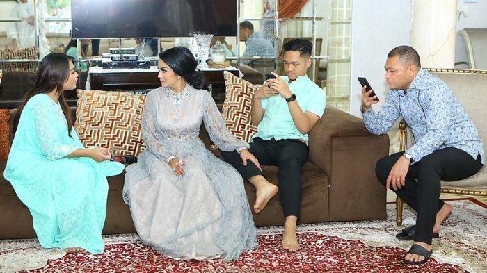 Instagramnya Sempat Diblock, Begini Momen Azriel dan Aurel Hermansyah Sungkeman dengan Raul Lemos