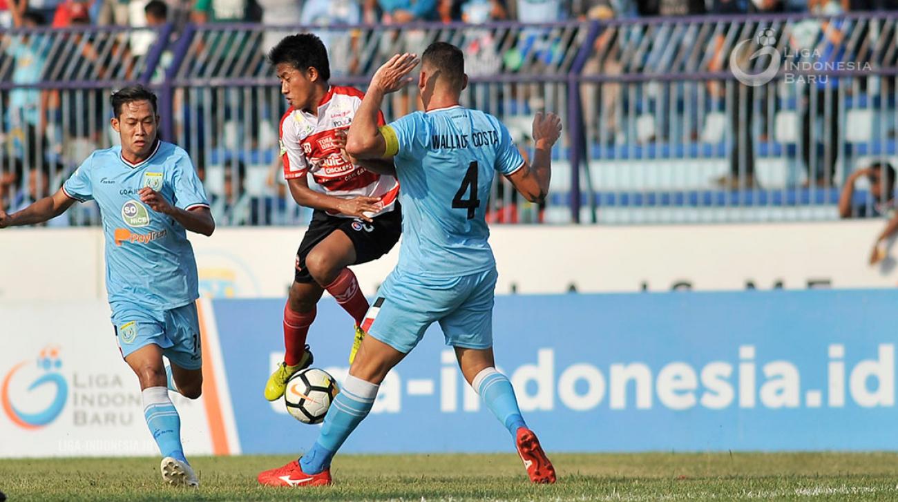 madura-united-vs-persela.jpg