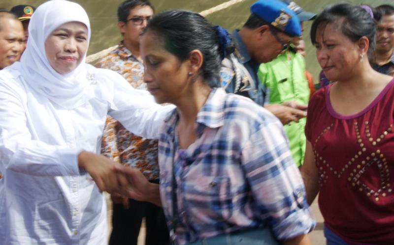 menteri-sosial-indonesia-khofifah-indar-parawansah_20160115_172304.jpg