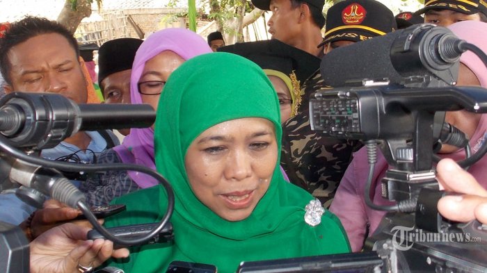 menteri-sosial-khofifah-indar-parawansa_20160120_135320.jpg