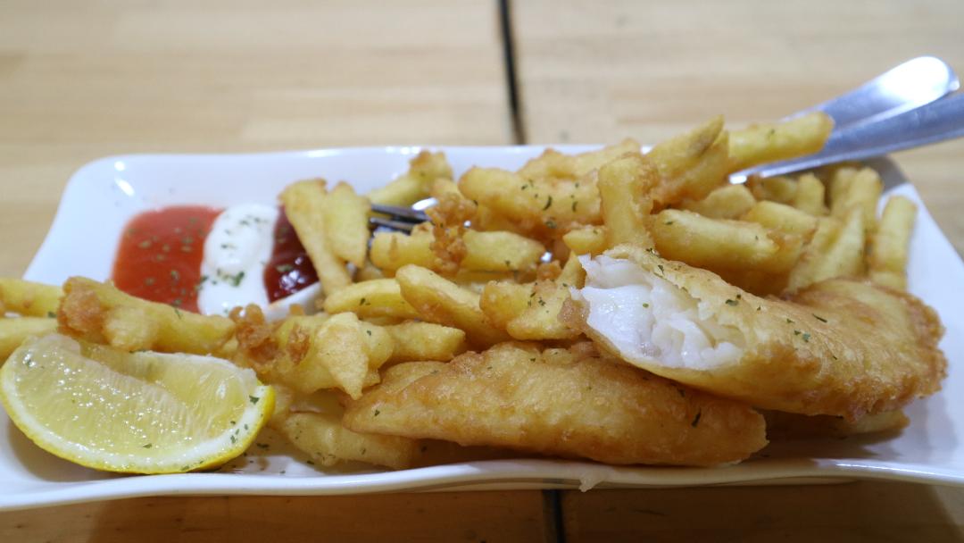 Fish and Chips, Makin Nikmat Dicocol Saos Sambal