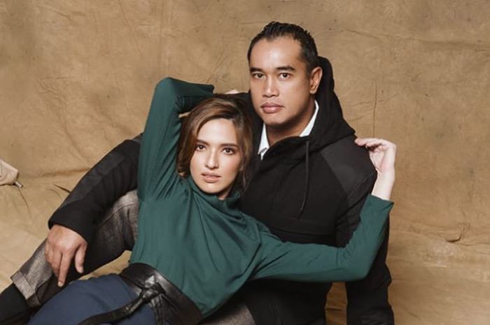 nia-ramadhani-dan-ardi-bakrieee.jpg