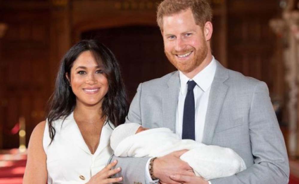 pangeran-harry-dan-meghan-pamer-bayi.jpg