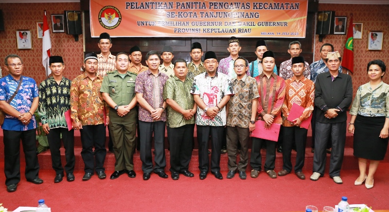 pelantikan-panwascam-tanjungpinang_20150716_150735.jpg
