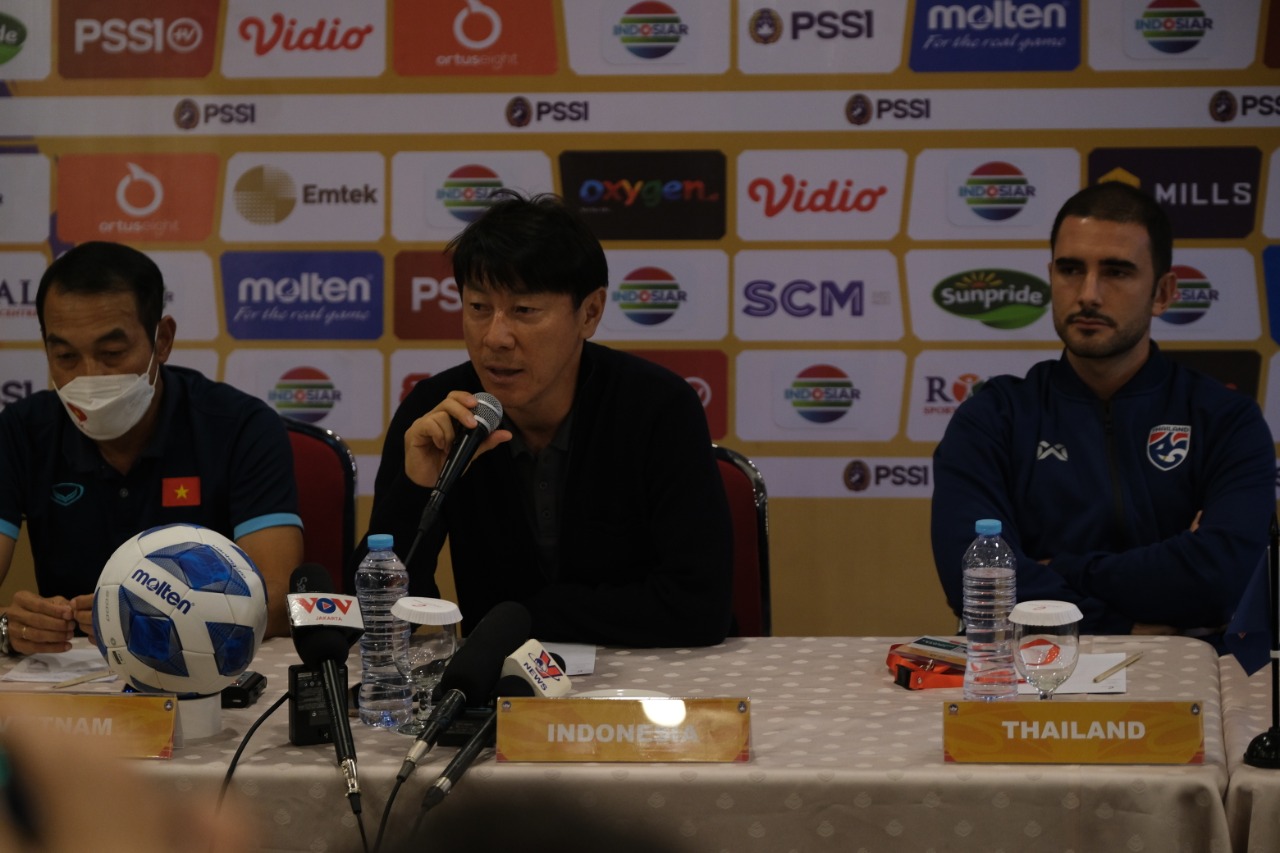 pelatih-timnas-indonesia-shin-tae-yong-konferensi-pers-jelang-melawan-vietnam.jpg