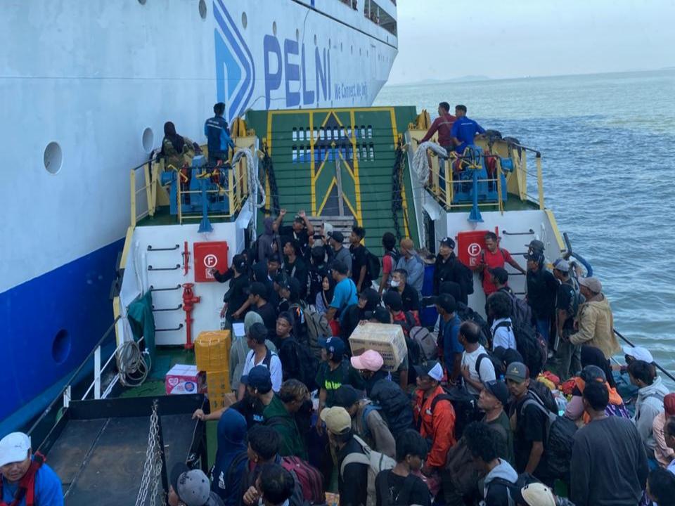 Penumpang Meningkat, 376 Orang Tinggalkan Karimun Naik Kapal Pelni KM Kelud Hari Ini