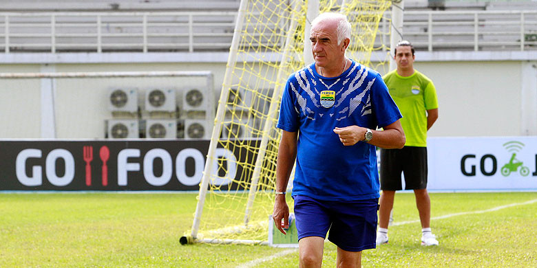 pemain-pelatih-persib-bandung-mario-gomez.jpg