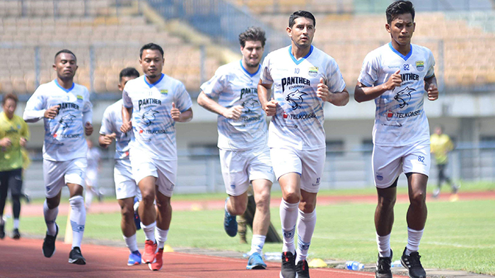 pemain-persib-bandung-latihan-saat-sebelum-ppkm-berlaku.jpg