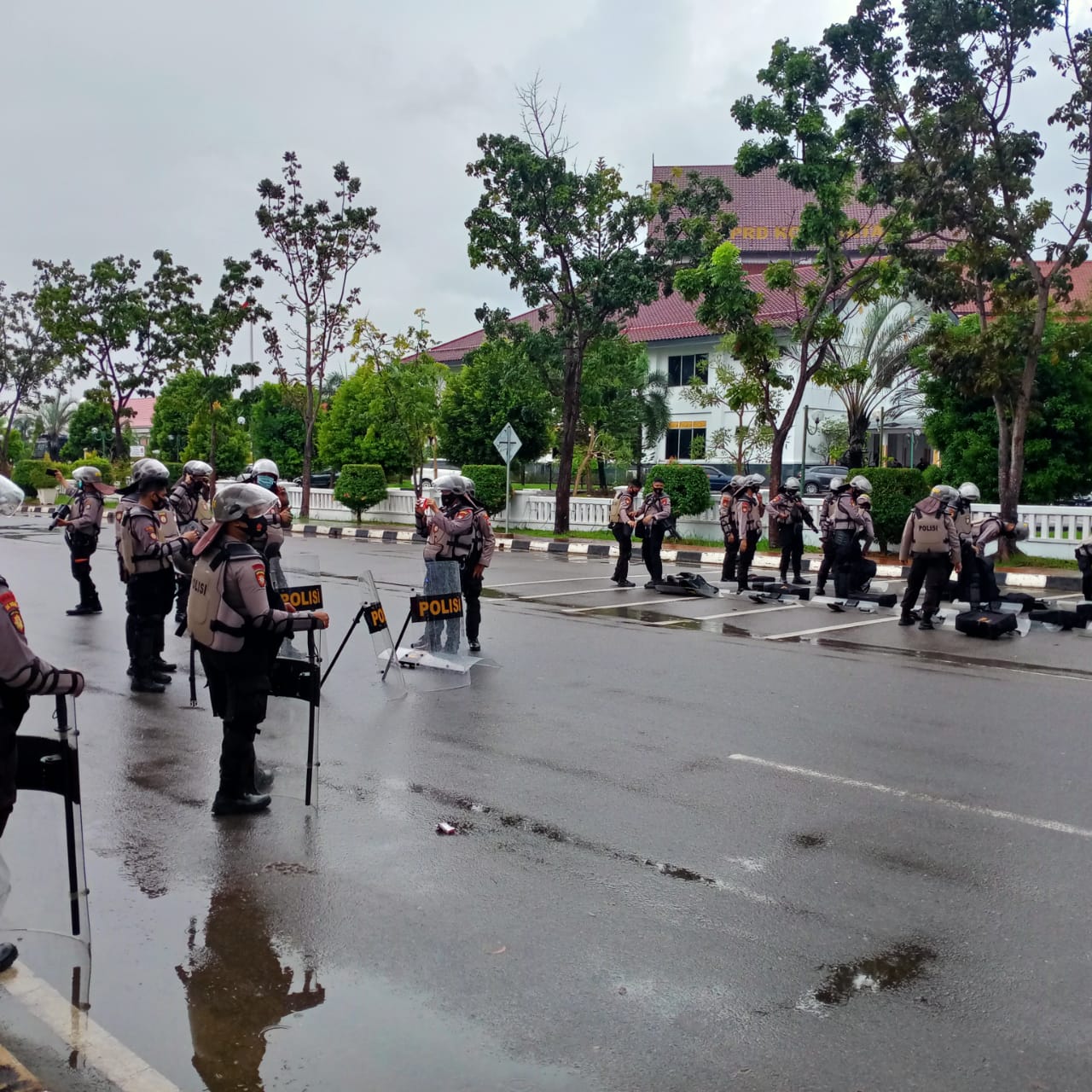 pengamanan-demo-menolak-omnibus-law-di-batam-1.jpg