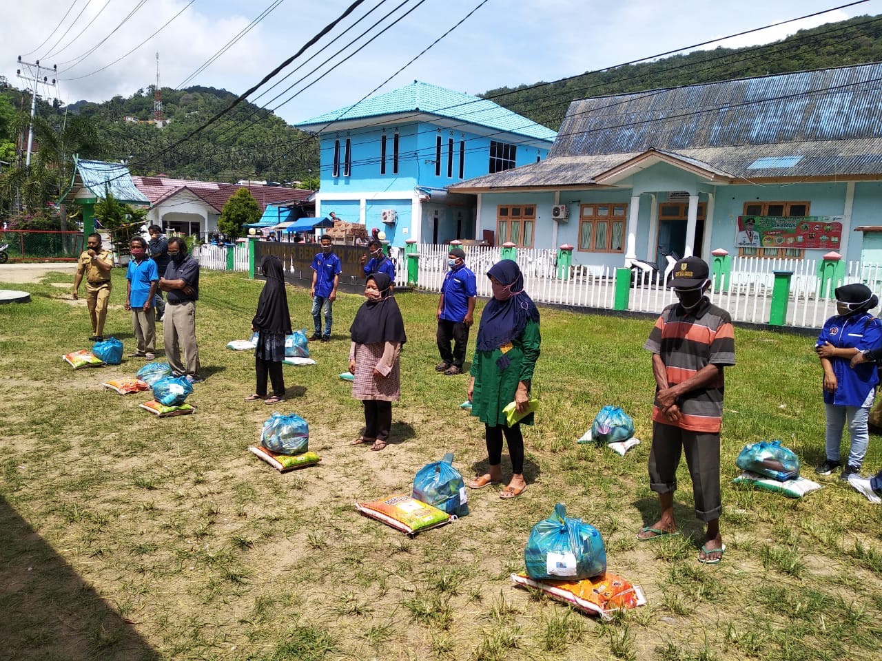 Bupati Apresiasi Kegiatan Bagi Sembako PWI Anambas, 'Semoga Pandemi Covid-19 ini Segera Berakhir'
