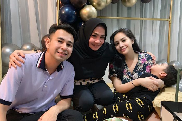 Rieta Amilia Ulang Tahun ke-58, Nagita Slavina & Raffi Ahmad Ucap Maaf Tak Bisa Peluk dan Cium
