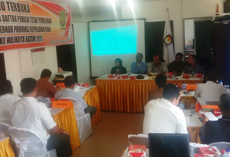 rapat-pleno-kpu-batam-di-sekupang_20151012_142401.jpg