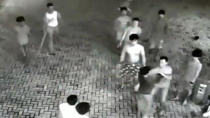rekaman-cctv-pengeroyokan.jpg