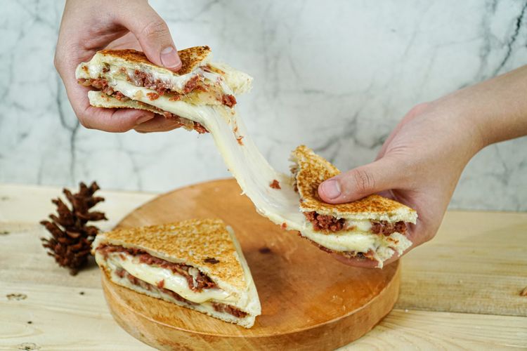 Resep Roti Tawar Panggang Kornet Mozarella, Sandwich Lezat untuk Menu Sarapan Simple