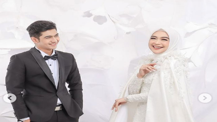 ria-ricis-dan-teuku-ryan-sudah-mengurus-berkas-pernikahan-mereka-di-kantor-kua.jpg
