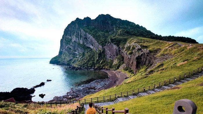 seongsan-ilchulbong-di-pulau-jeju-korea-selatan.jpg