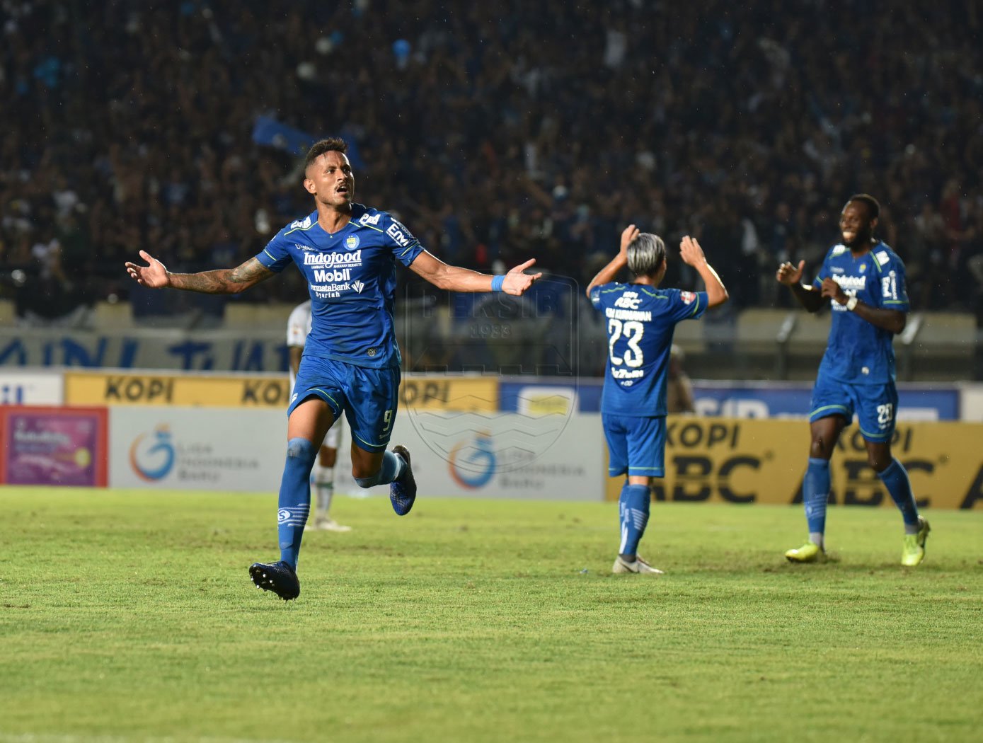 striker-persib-bandung-wander-luiz-selalu-cetak-gol-di-tiga-pertandingan.jpg