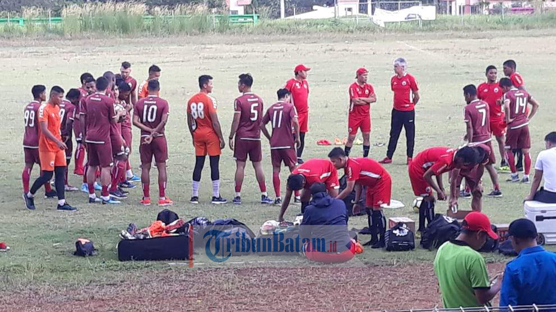 suasana-latihan-persija-di-stadion-temenggung-abdul-jamal-batam.jpg
