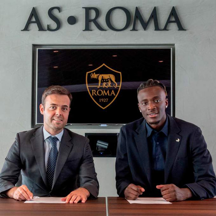 tammy-abraham-resmi-menjadi-pemain-as-roma-dengan-kontrak-5-tahun.jpg