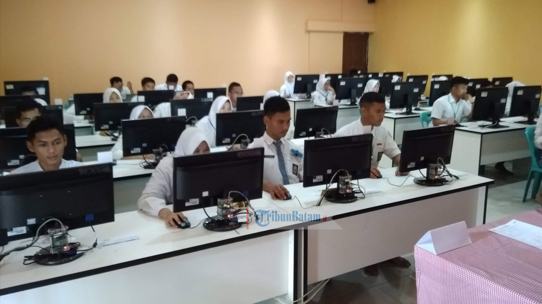 ujian-nasional-berbasis-komputer-unbk-di-sma-negeri-5-sagulung.jpg