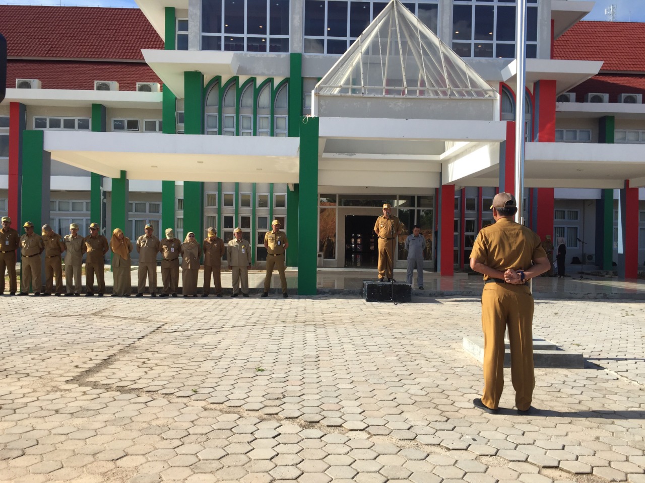 Peringatan Hari Guru di Anambas, Ini Pesan Bupati Anambas untuk Pegawainya