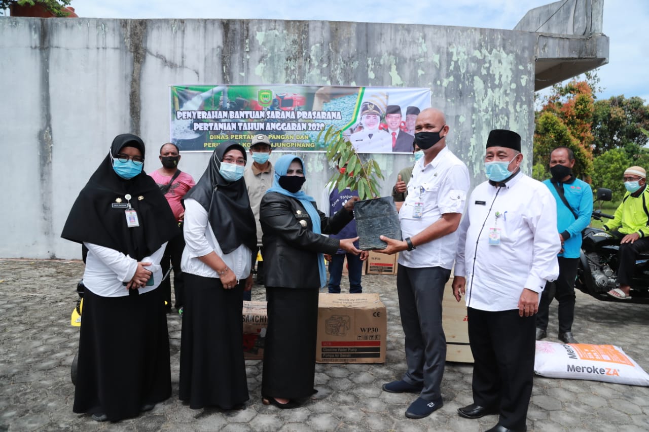 wali-kota-tanjungpinang-dengan-kelompok-petani.jpg