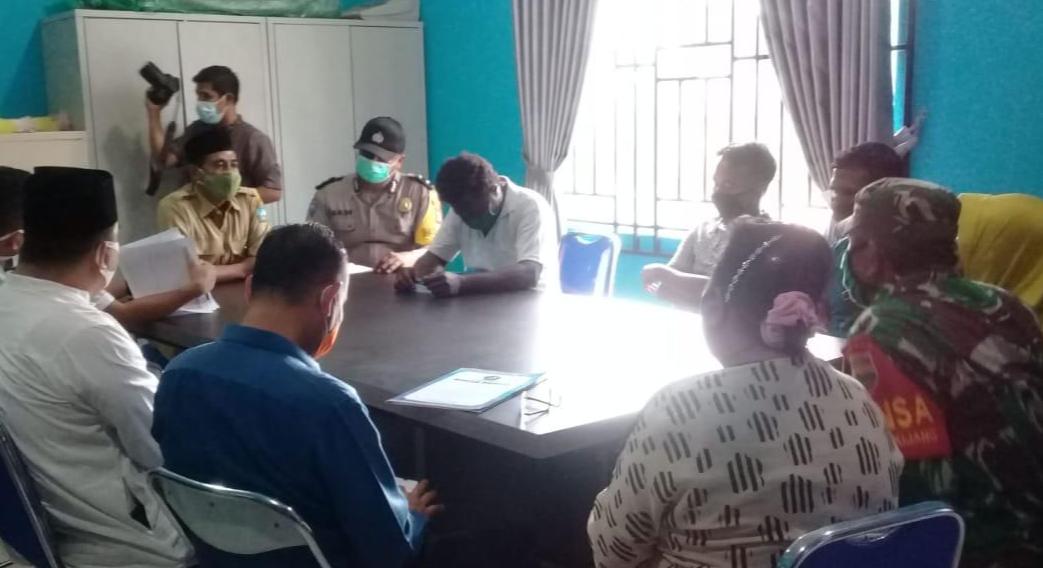 Penyaluran BLT Dianggap Belum Merata, Warga Datangi Kantor Desa Gunung Kijang, Camat: Sudah Clear