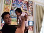 03082020_baim-wong-bermain-bersama-bayi-yang-dibuang-orangtuanya.jpg