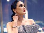 04032022_luna-maya-tampil-elegan.jpg