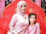 04052020_imel-putri-cahyati-dan-anak-tunggalnya.jpg
