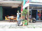 0408warga-pasang-bendera-merah-putih.jpg