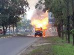 0612mobil-pikap-terbakar-di-Batam.jpg