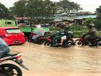 0710jalan-di-Batam-terendam-banjir.jpg