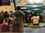 09042024Penumpang-Kapal-Roro-dari-Batam.jpg